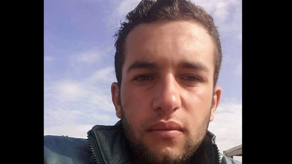 Av tüfeğiyle oynarken kendini vurdu