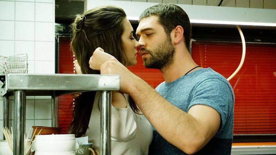 Pelin kıskançlık krizinde!