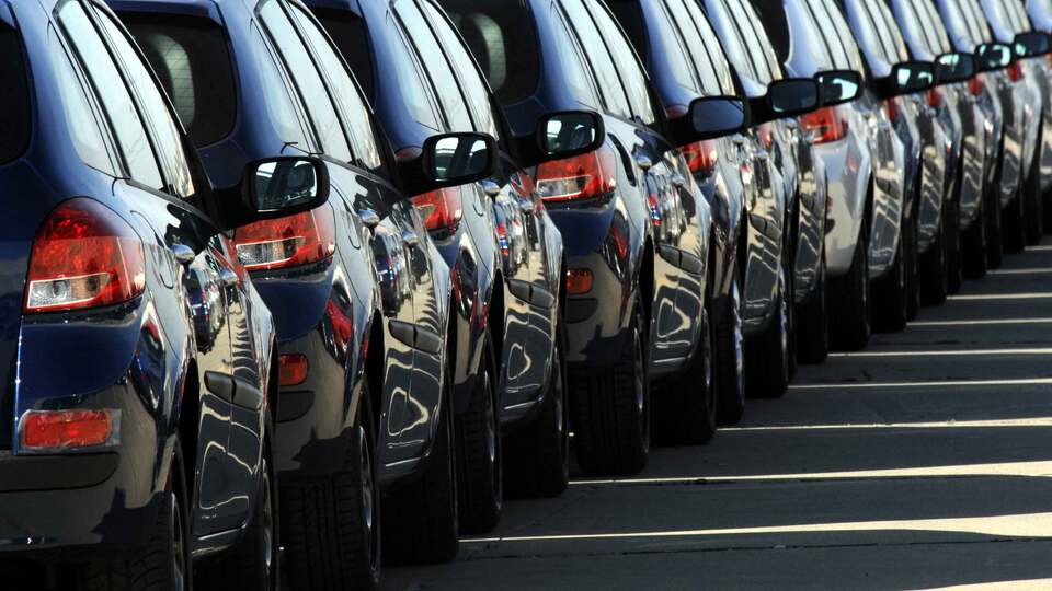 Gençler 'araba sevdası'ndan vazgeçiyor