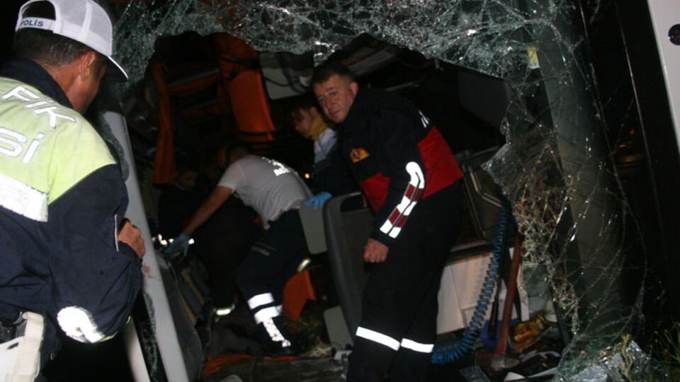 Katliam gibi kaza! 3 ölü 30 yaralı