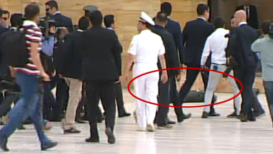 Anıtkabir'de asker bayıldı! İlk müdahale Sağlık Bakanı'ndan!