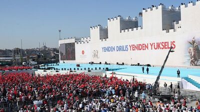 Tören alanında dikkat çeken slogan!