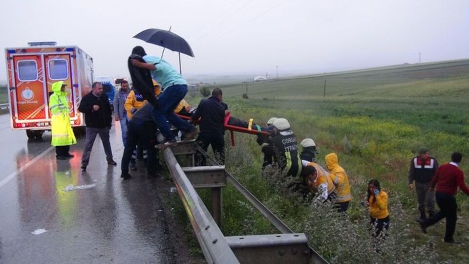 Çorum'da otobüs devrildi: 21 yaralı