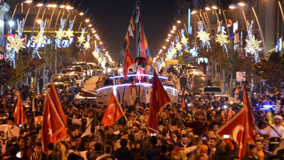 Dev gemi karadan yürütüldü