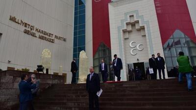 MHP'de çifte kurultay!