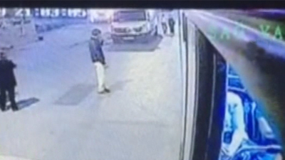 Halk otobüsüne bombalı saldırı kamerada!