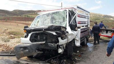 Kafa kafaya çarpıştılar: 6 yaralı!