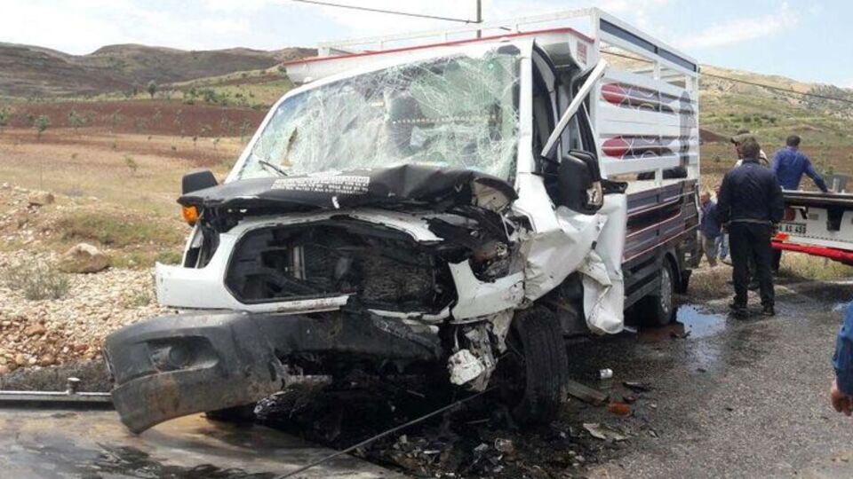 Kafa kafaya çarpıştılar: 6 yaralı!