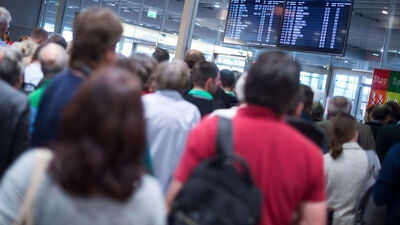 Köln Havalimanı'nda alarm!