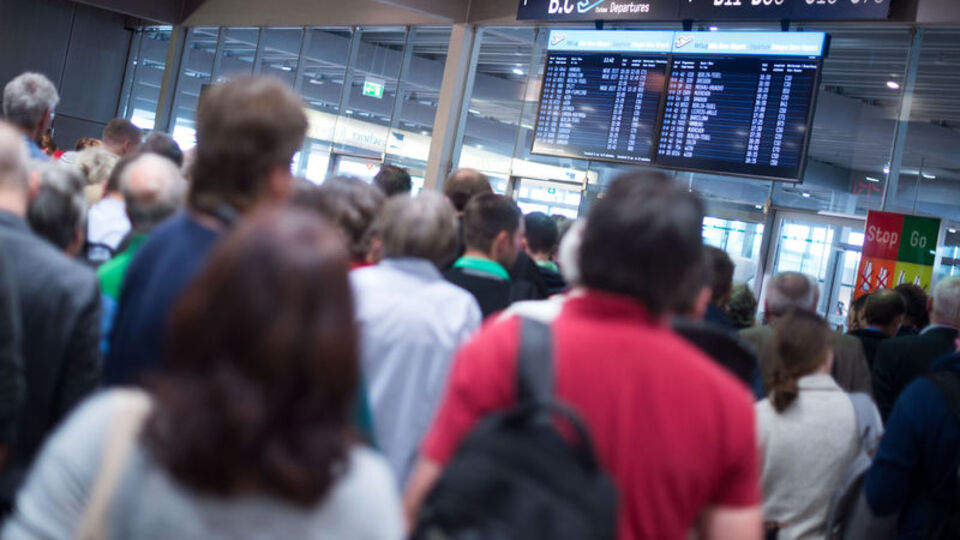 Köln Havalimanı'nda alarm!