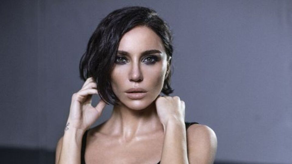 Gülşen'in şarkısındaki o sözlere ceza geldi