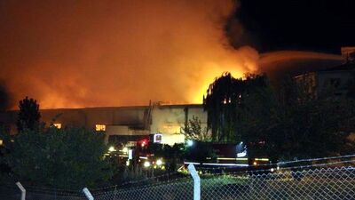 3 fabrika deposunda yangın