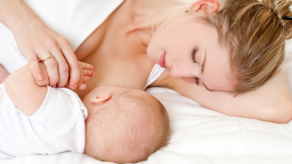 Anne sütü nasıl sağılır? Nasıl saklanır?