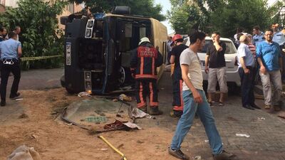 Gültepe'de minibüs devrildi: 10 yaralı