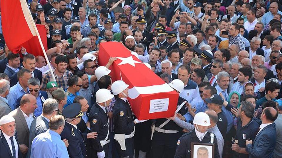 Şehit polis son yolculuğuna uğurlandı