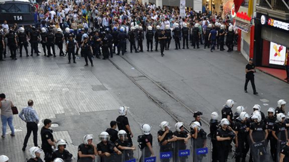 İstiklal Caddesi'nde 'Gezi' yürüyüşü