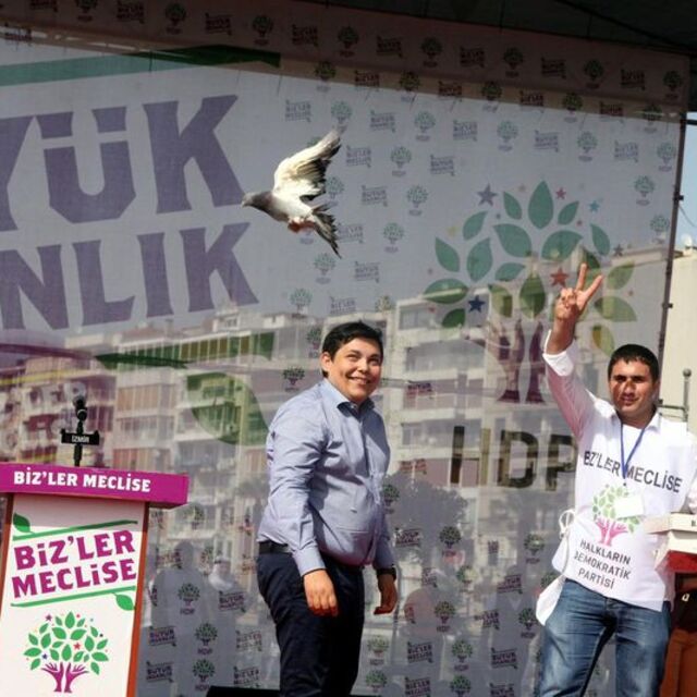4 HDP'liye 10'ar ay 'Syriza' cezası