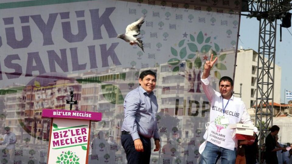 4 HDP'liye 10'ar ay 'Syriza' cezası