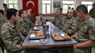 Kuvvet komutanlarından bir günde üç denetim!