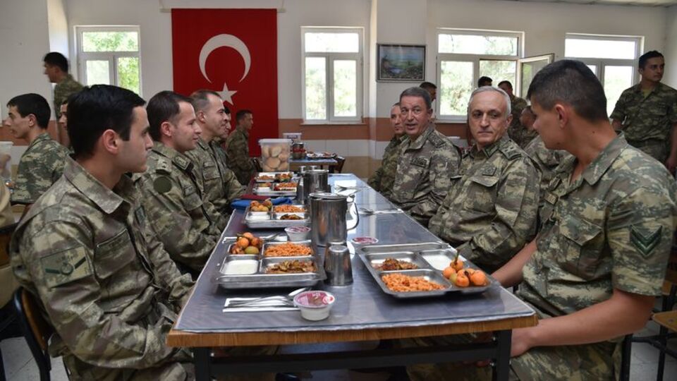 Kuvvet komutanlarından bir günde üç denetim!