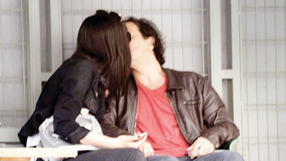 Ünlü çift dudak dudağa!