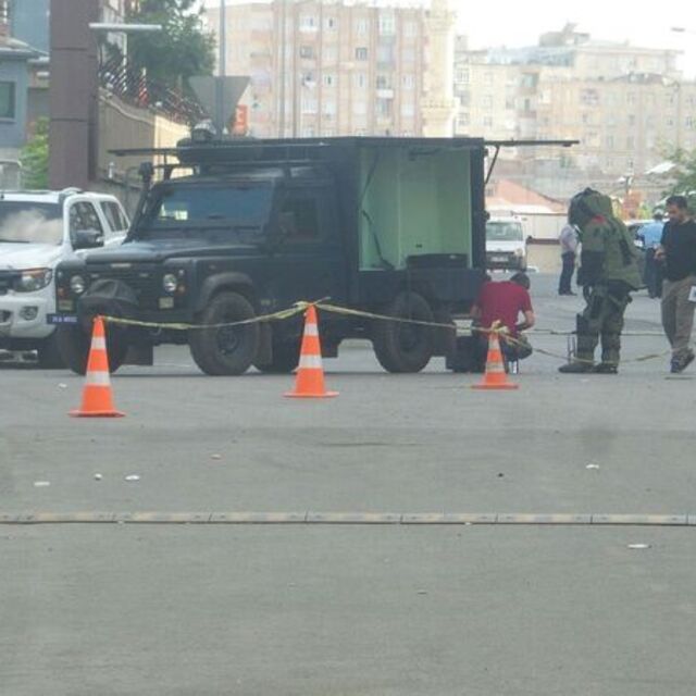 Diyarbakır Emniyet Müdürlüğü önünde alarm!