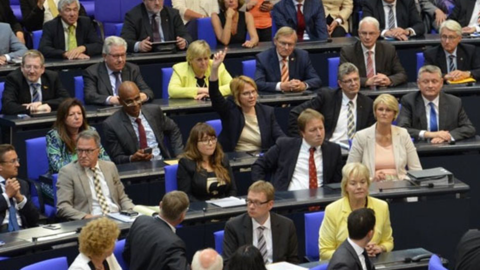 'Soykırım' tasarısına ret oyu veren tek vekil: Bize düşmez