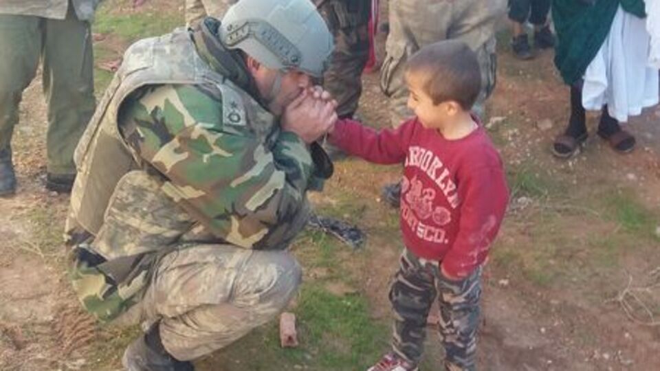 Silopili çocuğun elini nefesiyle ısıtmıştı! O binbaşıdan kötü haber