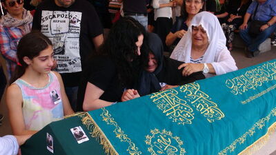 Cezaevinde ölü bulunan eski spikerin cenazesinde şok ifadeler!