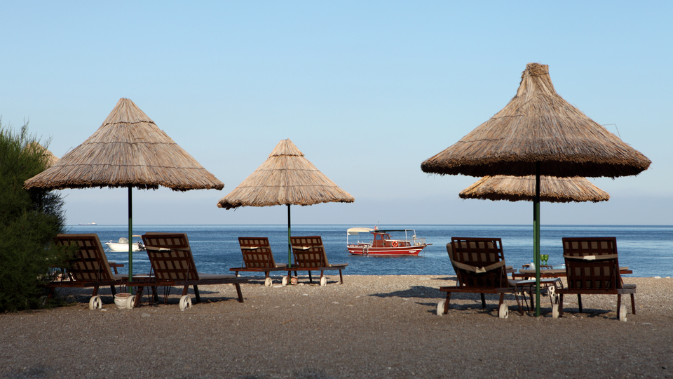 Antalya'da turizm kan ağlıyor