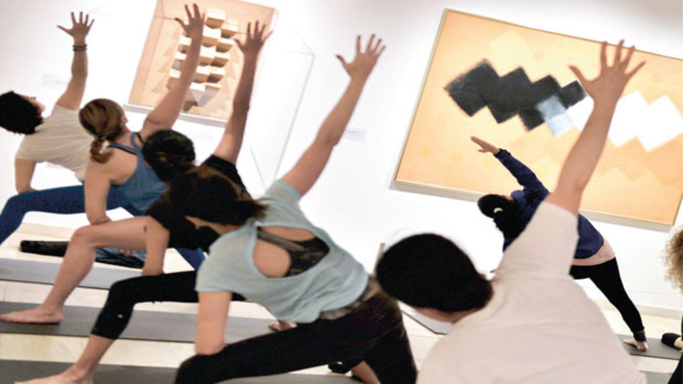 Müzede yoga