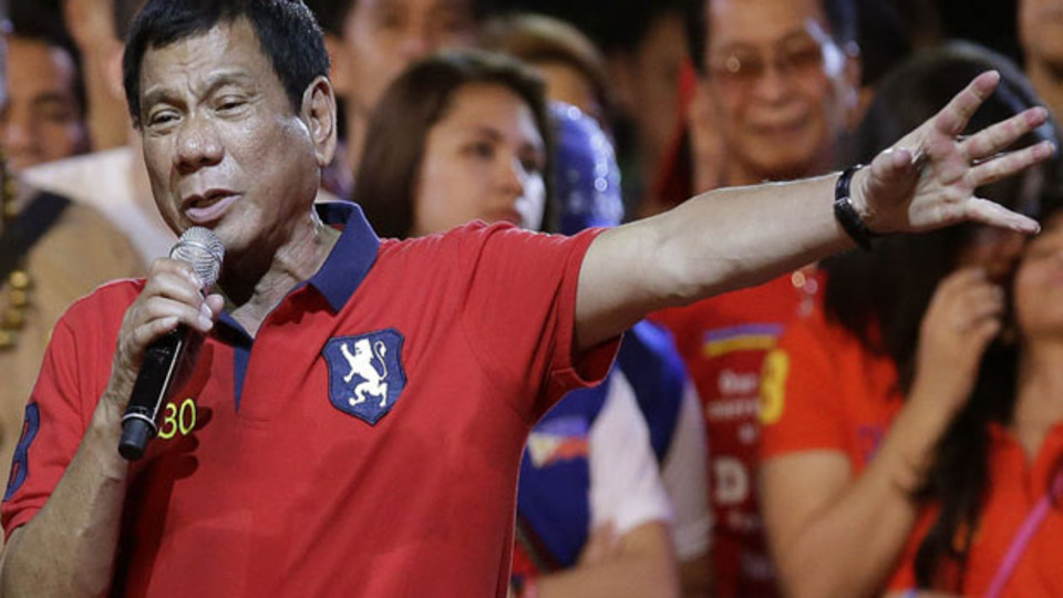 Yeni lider halka seslendi: Suçluları öldürebilirsiniz