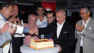 Aysal'a yeni yaş kutlaması