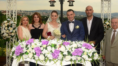 20 yıl sonra lise aşkıyla evlendi!