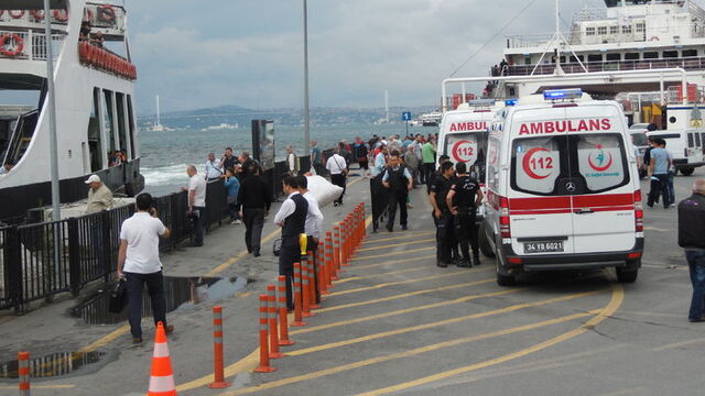 Sirkeci'de vapur kazası! Araçlar mahsur kaldı