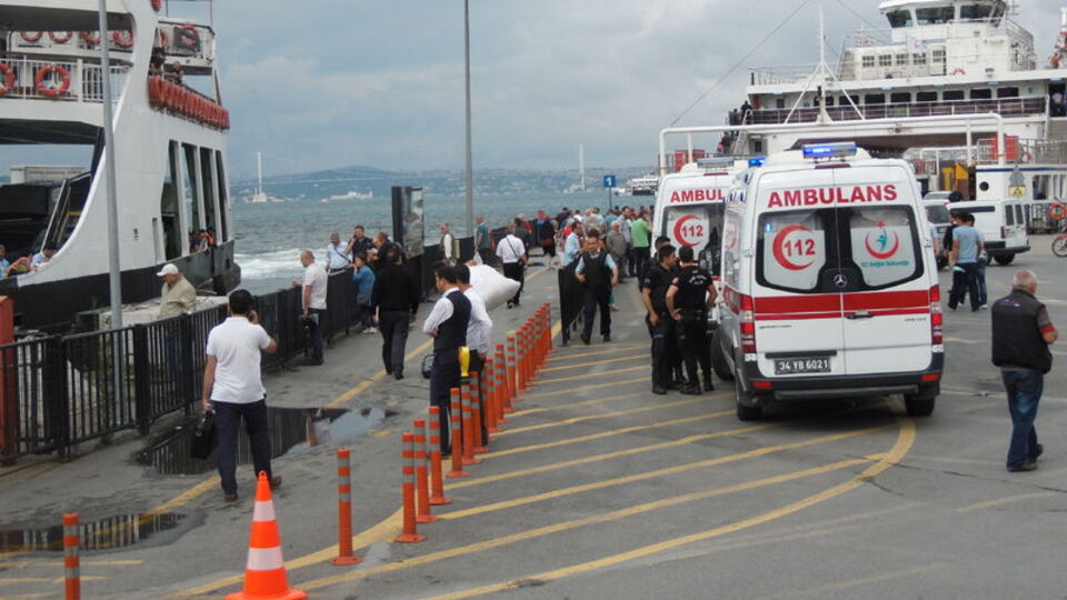 Sirkeci'de vapur kazası! Araçlar mahsur kaldı