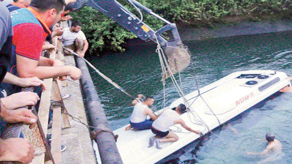 'Anıtkabir'e bile 40 kişilik araçla 60 çocuk gönderiyorlar'