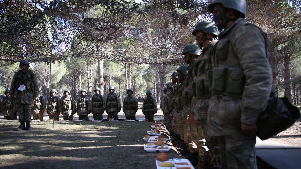 Asker duasına 'Tanrı' itirazı