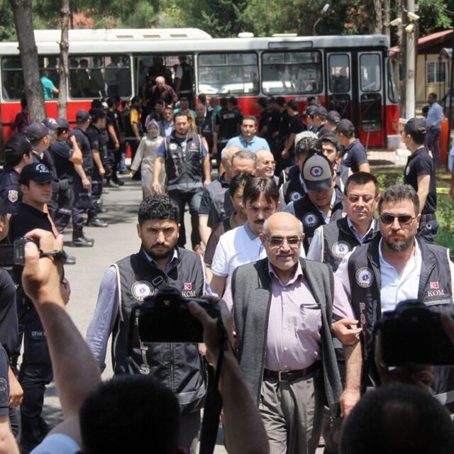 Paralel operasyonunda 8 tutuklama