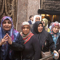 Onu görünce gözyaşlarını tutamadılar