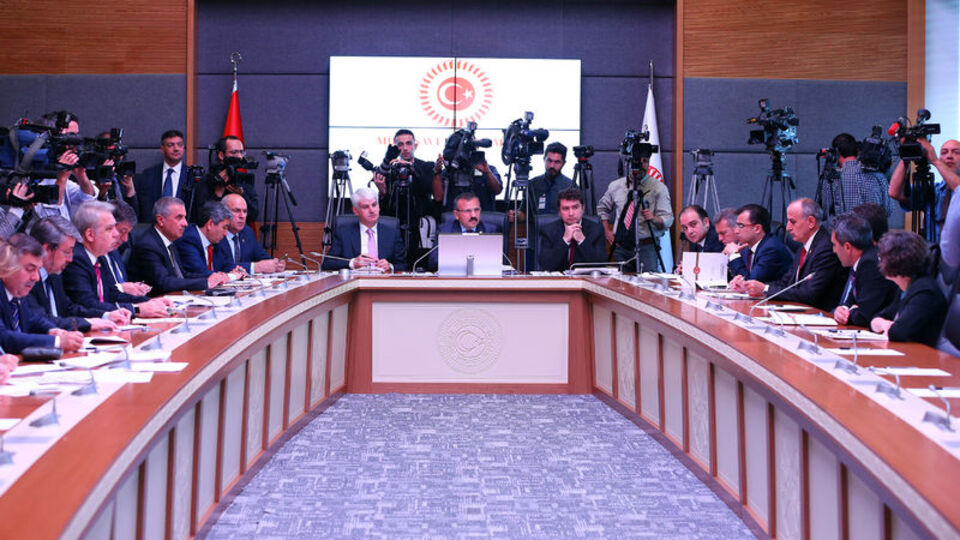 Askere 'yasal zırh' komisyondan geçti