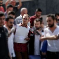 "Bitkin görünüyordu, bakışımızdan rahatsız olunca..."