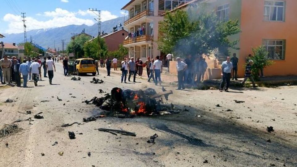 Tunceli'de bombalı araçla saldırı! 3'ü ağır 9 kişi yaralandı!