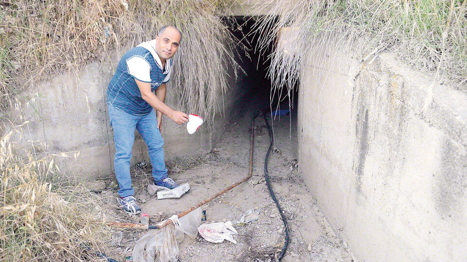 Su kanalına gizlenip incir ve ceviz yemiş