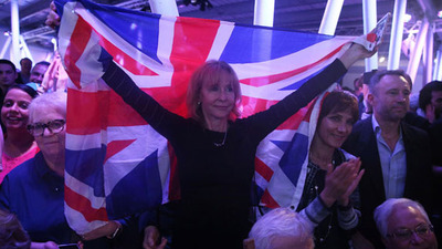 İngiltere'de Brexit destekçileri öne geçti