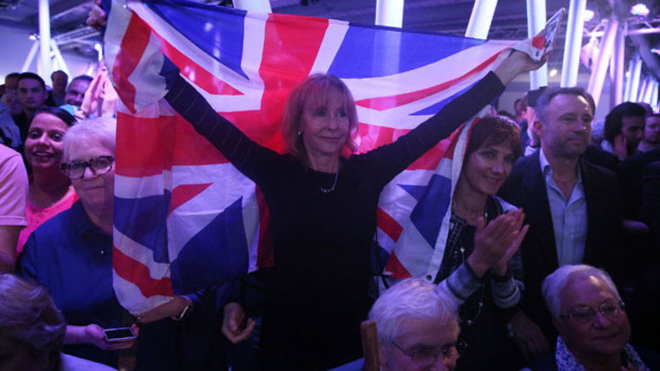 İngiltere'de Brexit destekçileri öne geçti