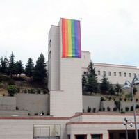 ABD Başkonsolosluğu'na LGBTİ bayrağı