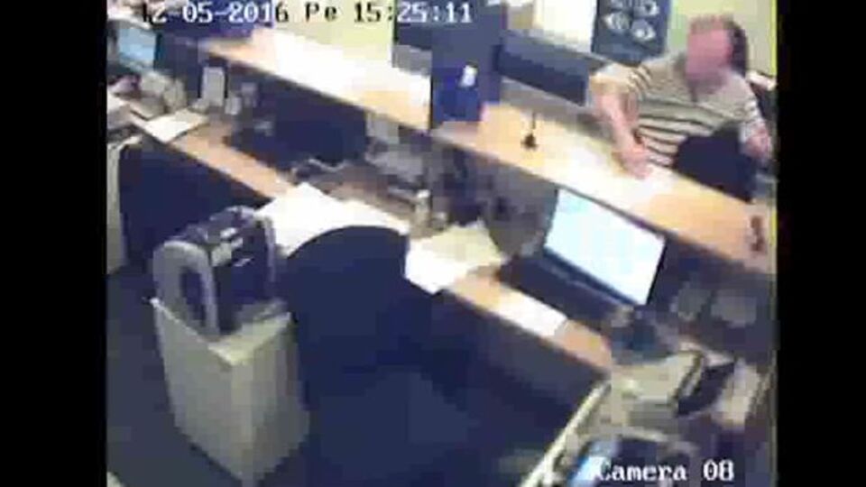 Yardım bahanesiyle 770 bin dolarla kaçtı!