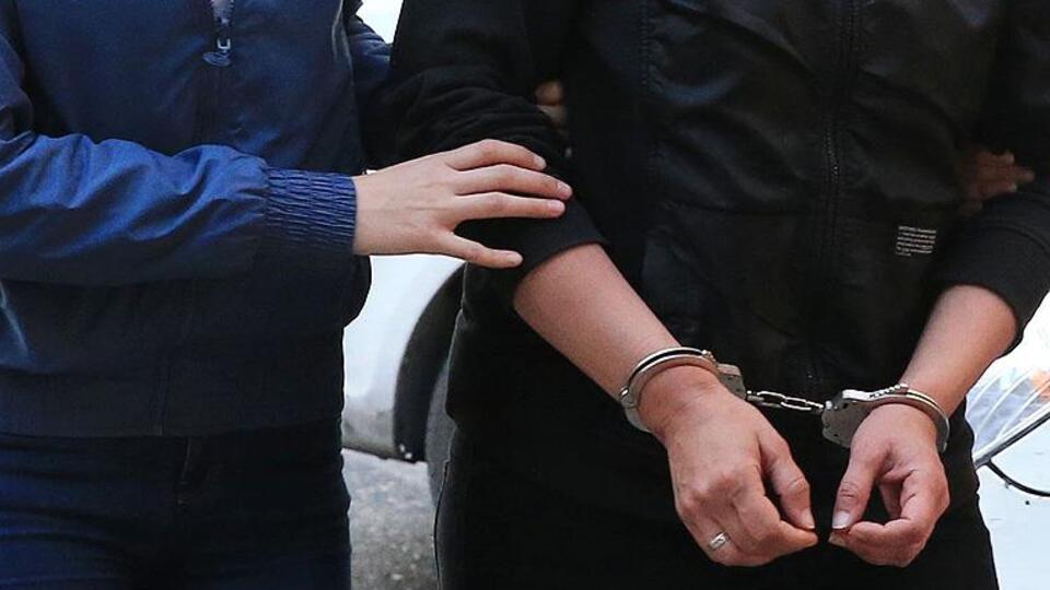 Kadın terörist sığınmacıların arasında yakalandı!