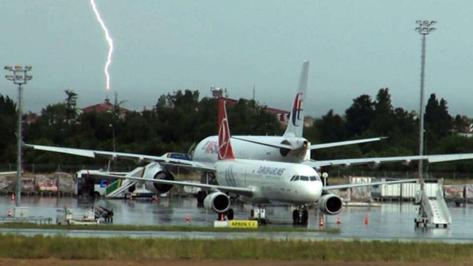 Uçaklara CB bulutu engeli